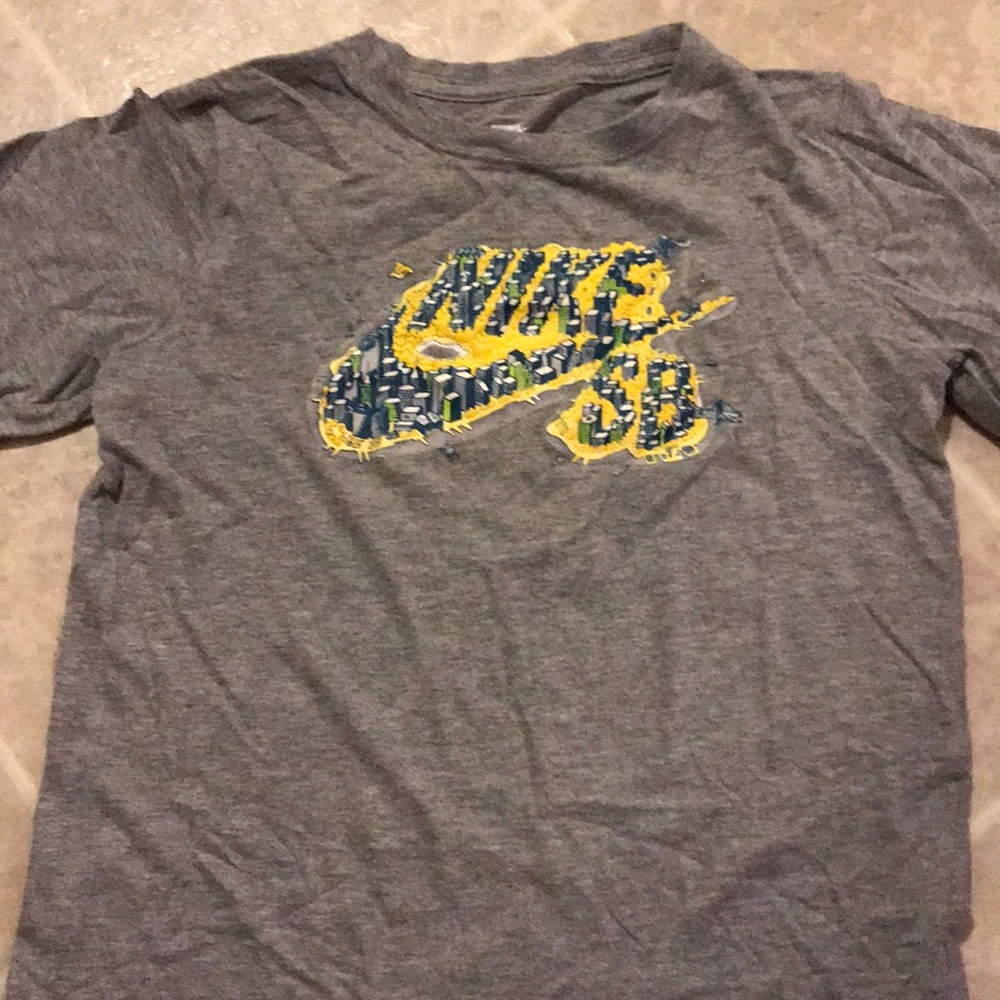 Gray boys Nike SB T-shirt
